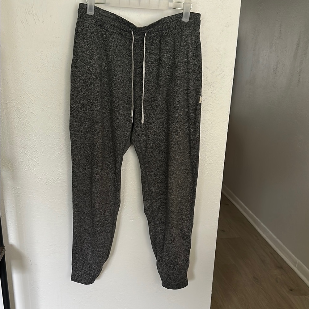 Women’s heathered, black and gray  Vuori Joggers